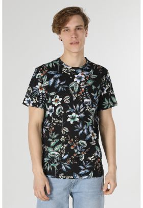 Tricou cu decolteu la baza gatului si imprimeu floral