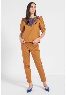 Bluza cu broderie contrastanta