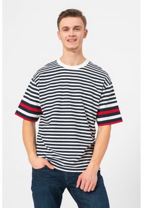 Tricou cu decolteu la baza gatului - model in dungi si maneci cazute