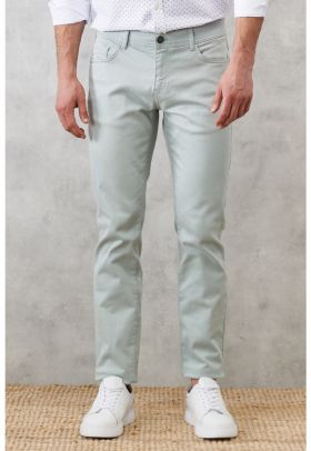 Blugi slim fit cu talie medie