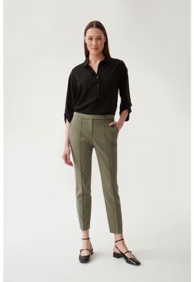 Pantaloni chino crop cu talie medie