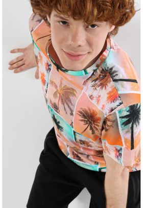 Tricou cu decolteu la baza gatului si model foto si tropical