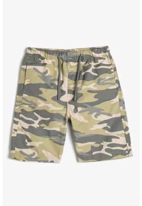 Pantaloni scurti cu imprimeu camuflaj