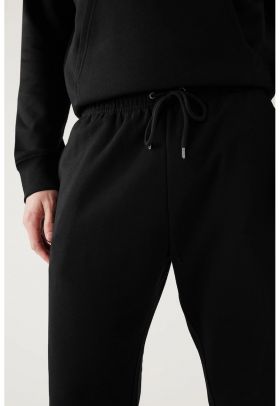 Pantaloni sport lejeri cu buzunare laterale