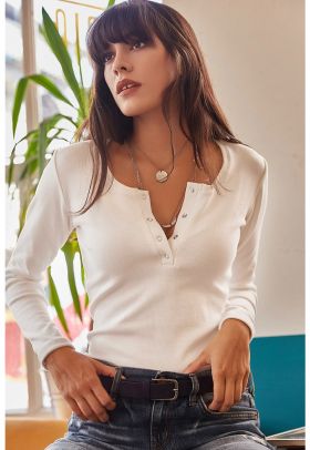 Bluza cu decolteu henley si maneci lungi