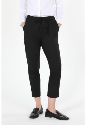 Pantaloni crop cu buzunare laterale