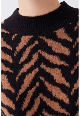 Pulover cu animal print