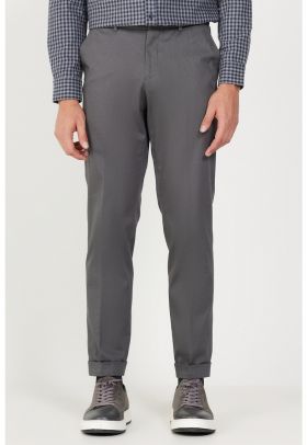 Pantaloni slim fit