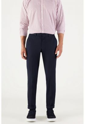 Pantaloni slim fit