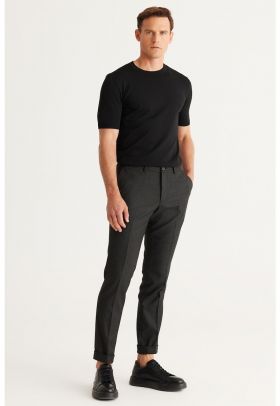 Pantaloni slim fit