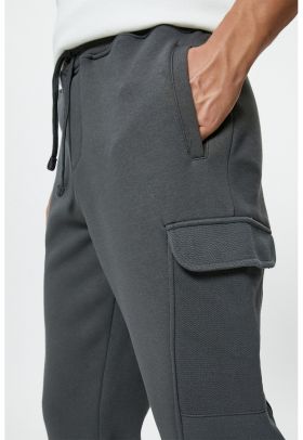 Pantaloni relaxed fit de trening cu buzunare