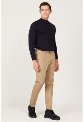 Pantaloni slim fit