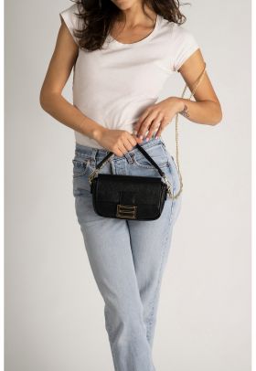 Geanta crossbody din piele cu bareta din lant