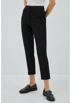 Pantaloni crop conici