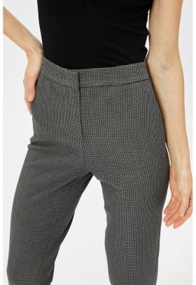 Pantaloni chino crop in carouri