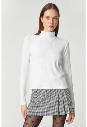 Bluza striata cu guler inalt
