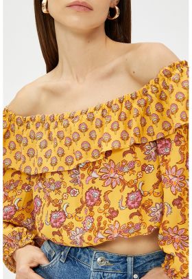 Bluza crop cu decolteu pe umeri