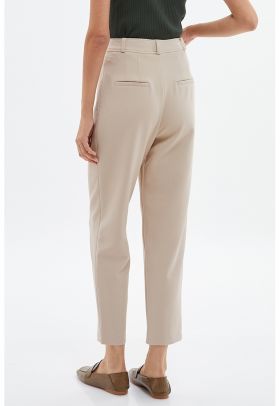 Pantaloni capri cu pliuri