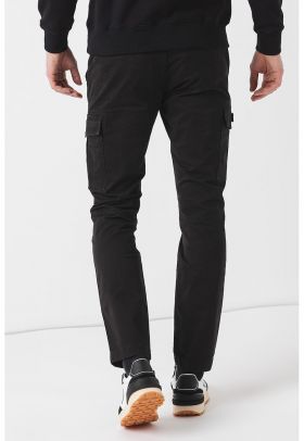 Pantaloni cargo cu buzunare oblice