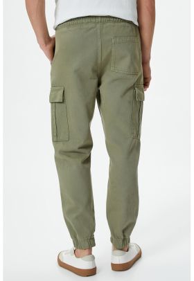 Pantaloni cargo conici