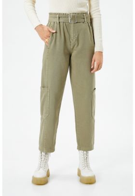 Pantaloni crop cargo