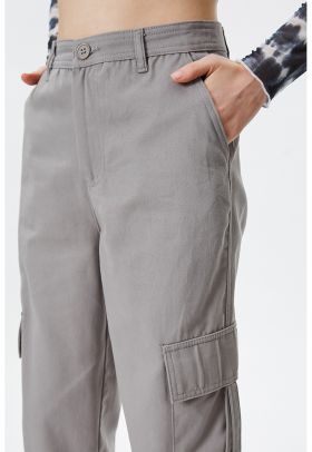 Pantaloni jogger cargo cu croiala lejera