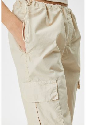 Pantaloni cargo cu croiala ampla
