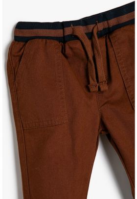 Pantaloni conici cu snur