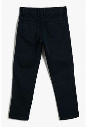 Pantaloni cu talie medie si 5 buzunare