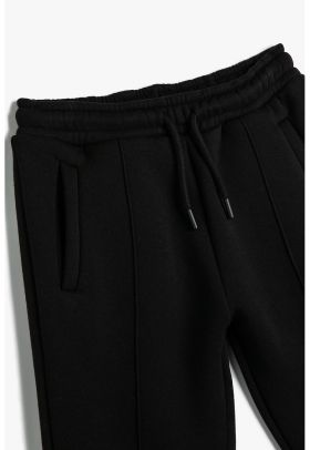 Pantaloni de trening cu snururi de ajustare si buzunare laterale