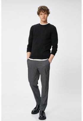 Pantaloni slim fit cu buzunare laterale