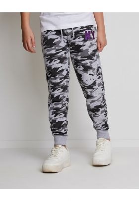 Pantaloni de trening cu imprimeu camuflaj