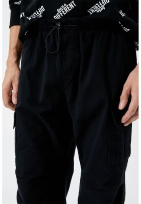 Pantaloni cargo