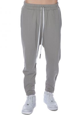 Pantaloni sport cu slit cazut