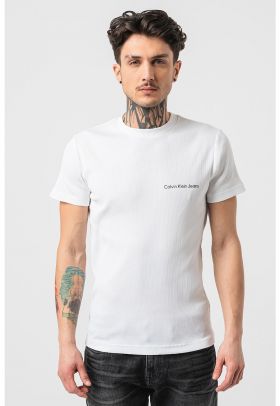 Tricou slim fit cu decolteu la baza gatului