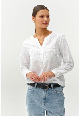 Bluza cu broderii florale