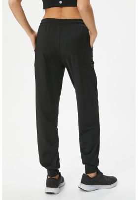 Pantaloni jogger cu snur in talie