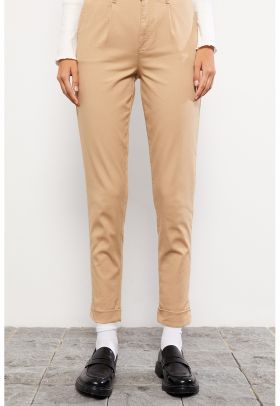 Pantaloni conici cu buzunare oblice