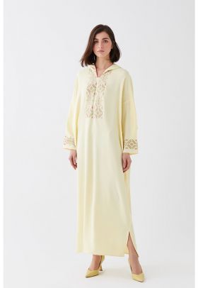 Caftan cu detalii brodate