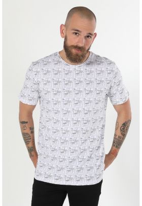 Tricou cu decolteu la baza gatului si model