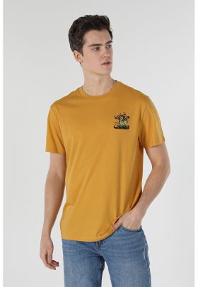 Tricou cu decolteu la baza gatului si imprimeu