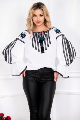 Bluza tip ie Effect alba cu motive traditionale negre si albastre