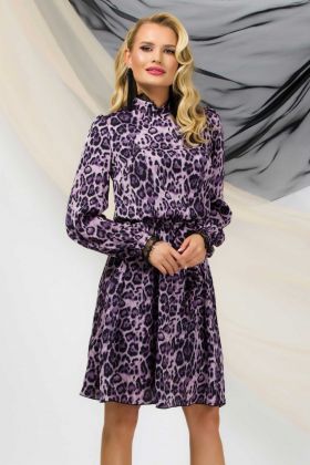 Rochie midi Pretty Girl leopard mov cu dantela la gat si mansete
