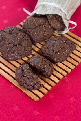 BISCUITI VEGANI CU ROSCOVE SI OVAZ fara zahar – 150 G - Hiper Ambrozia
