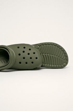 Crocs papuci Classic bărbați, culoarea maro 10001