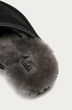 UGG - Papuci din piele Scuff