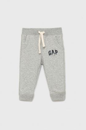 GAP pantaloni de trening pentru copii culoarea gri, cu imprimeu