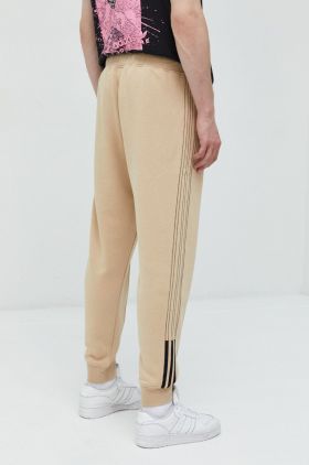 adidas Originals pantaloni de trening barbati, culoarea bej, cu imprimeu