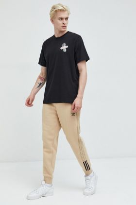 adidas Originals pantaloni de trening barbati, culoarea bej, cu imprimeu