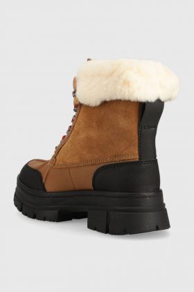 UGG bocanci Ashton Addie femei, culoarea: maro, cu platformă, model căptușit 1130524.CHE